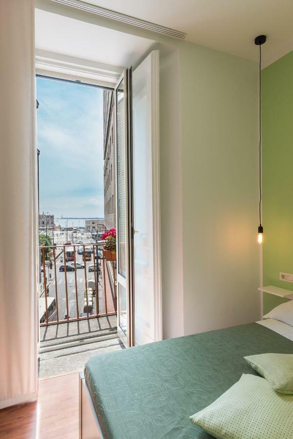 Camera Matrimoniale Deluxe con Balcone e Vista Mare
