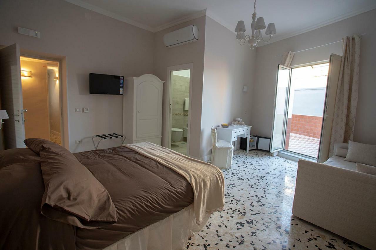 Deluxe Quadruple Room,891798223:JPEG