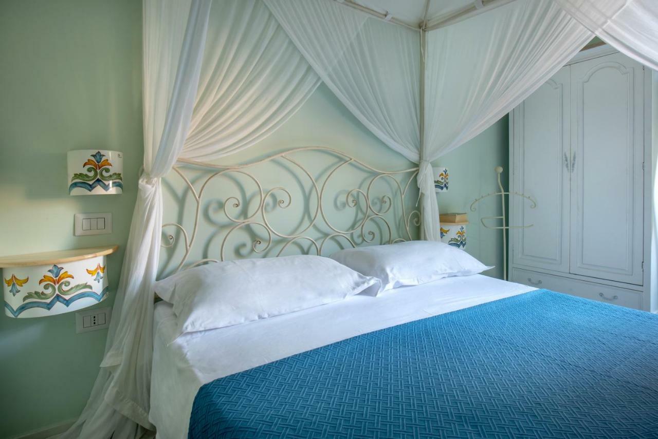 Deluxe Double Room with Side Sea View,891811768:JPEG