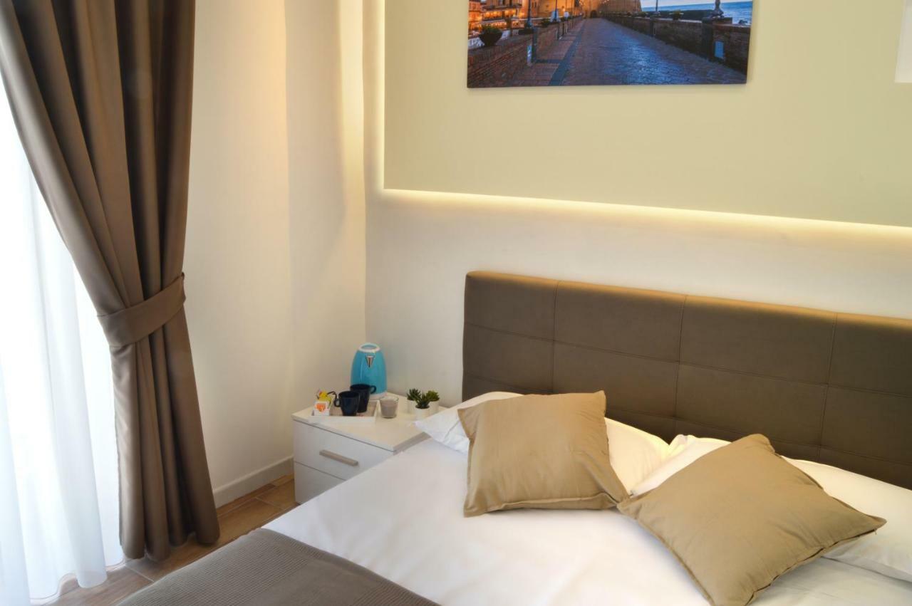 Deluxe Double Room with Balcony,891853621:JPEG