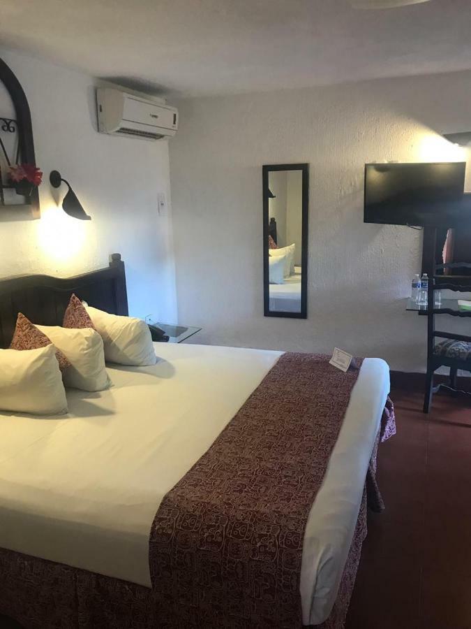Standard King Room,909454831:JPEG