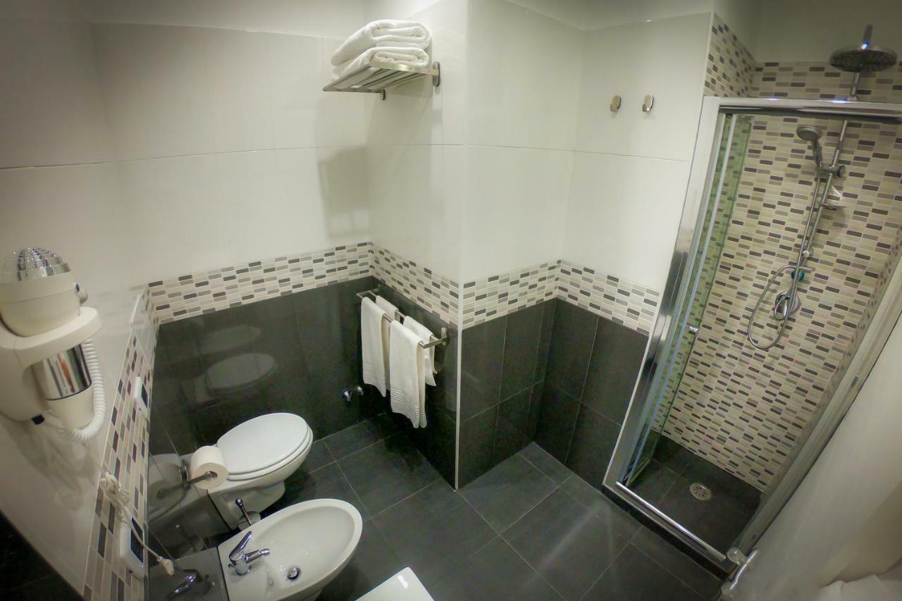 Triple Room Private Bathroom Balcony,909680515:JPEG