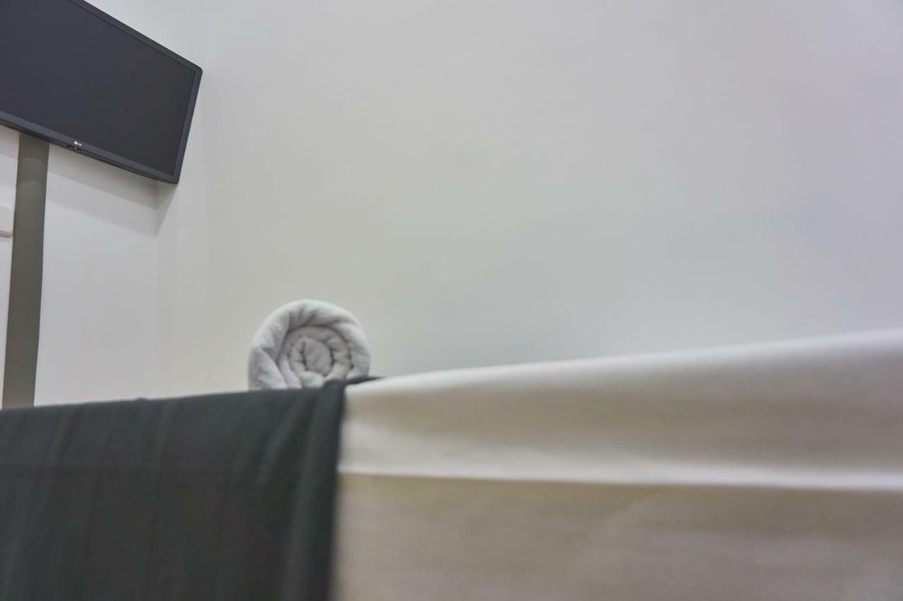 Standard Single Room with Shared Bathroom,895029574:JPEG