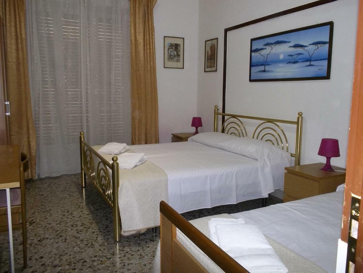 Double or Twin Room Private Bathroom