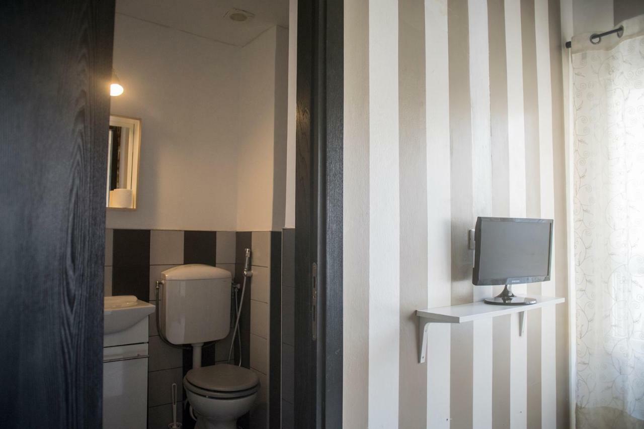Single Room,897502747:JPEG