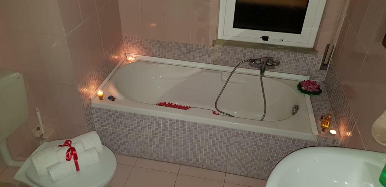 Double Room with Private Bathroom,913464610:JPEG