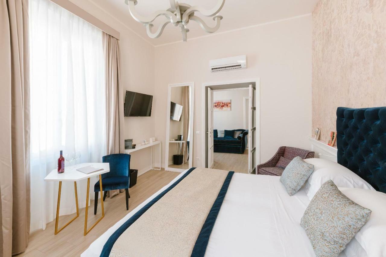 Deluxe King Suite