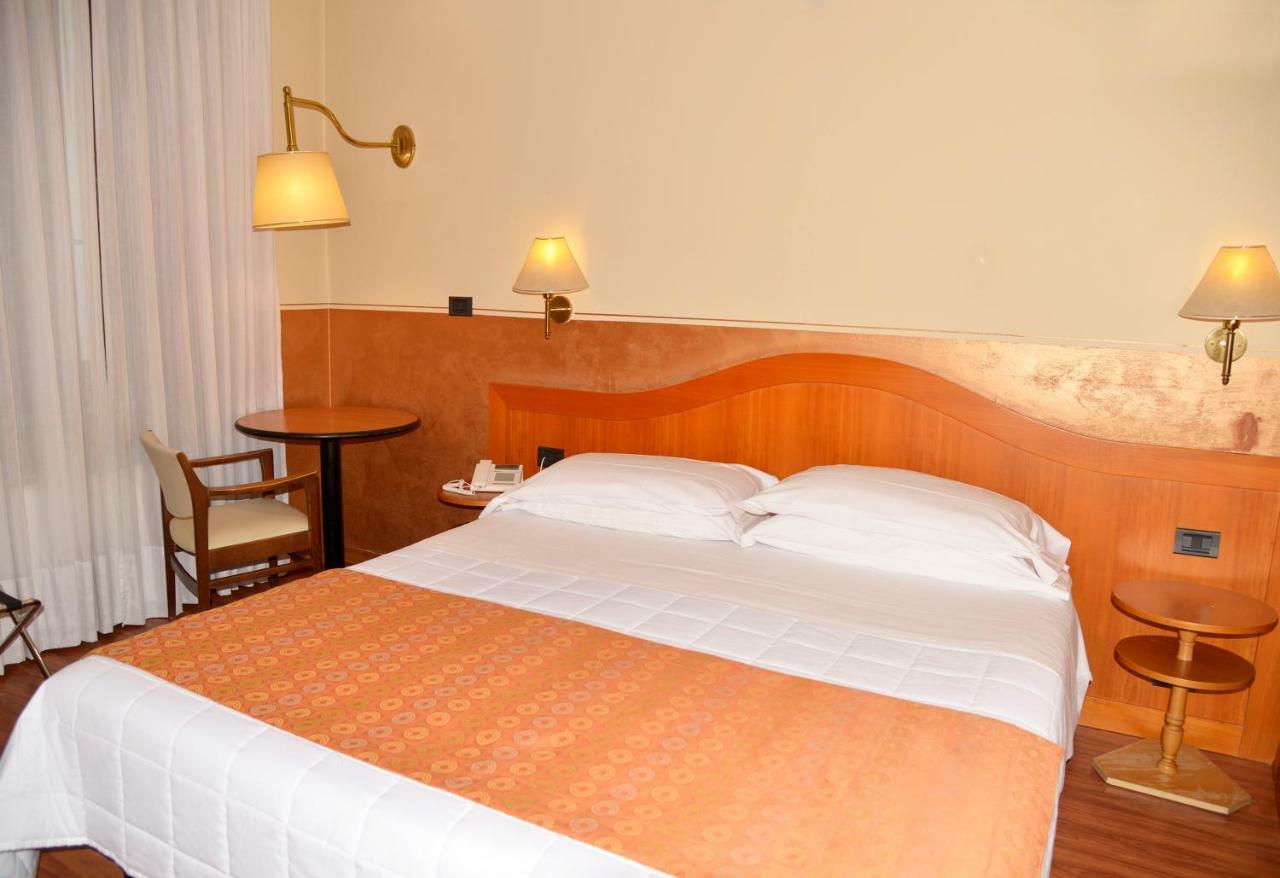 Twin Room,1209361717:JPEG