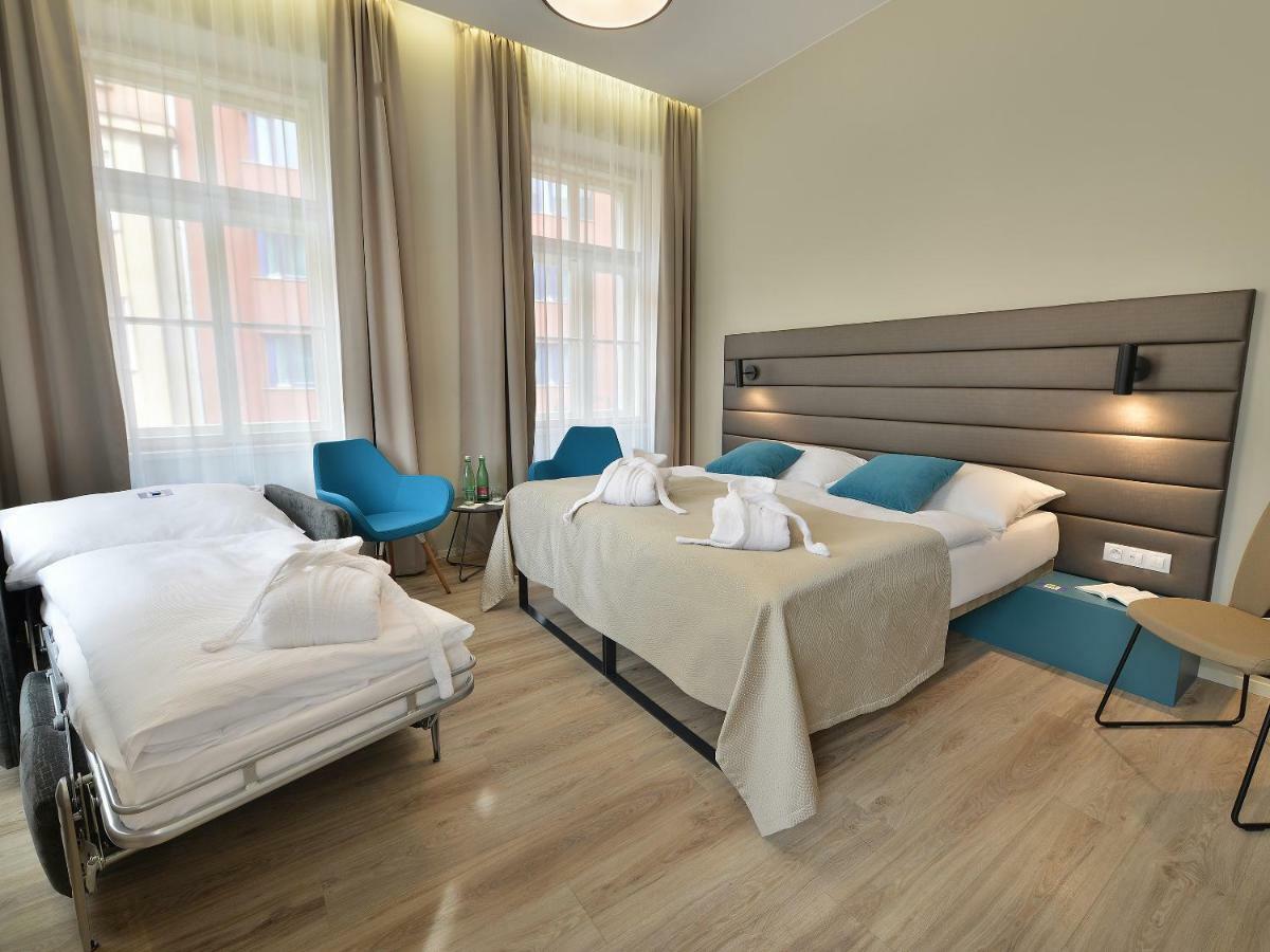 Double or Twin Room Extra Bed,911898841:JPEG