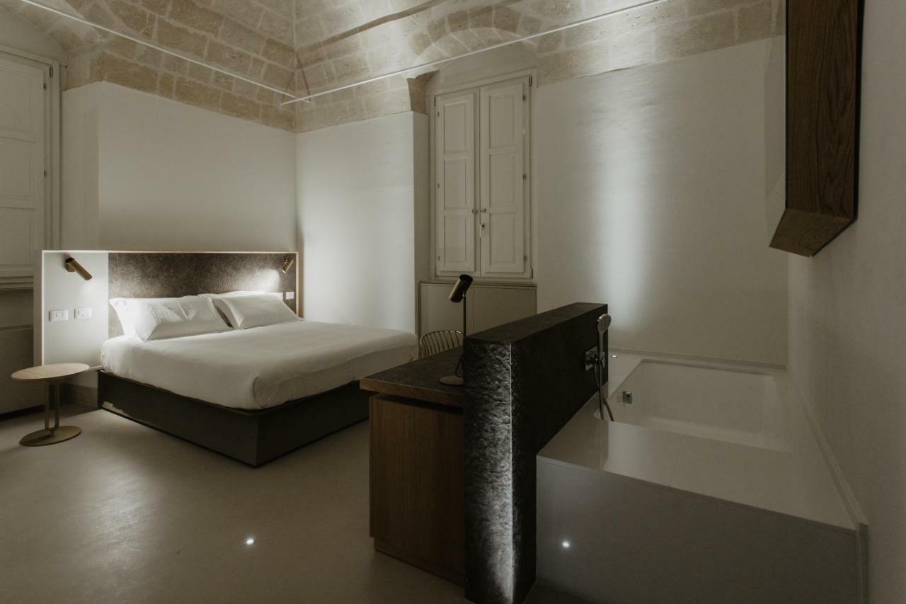 Suite Tub,912716977:JPEG