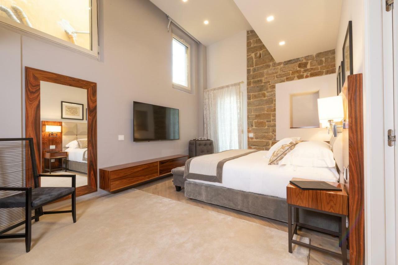 Michelangelo - Suite with Private Jacuzzi® with partial Duomo View,1284704422:JPEG