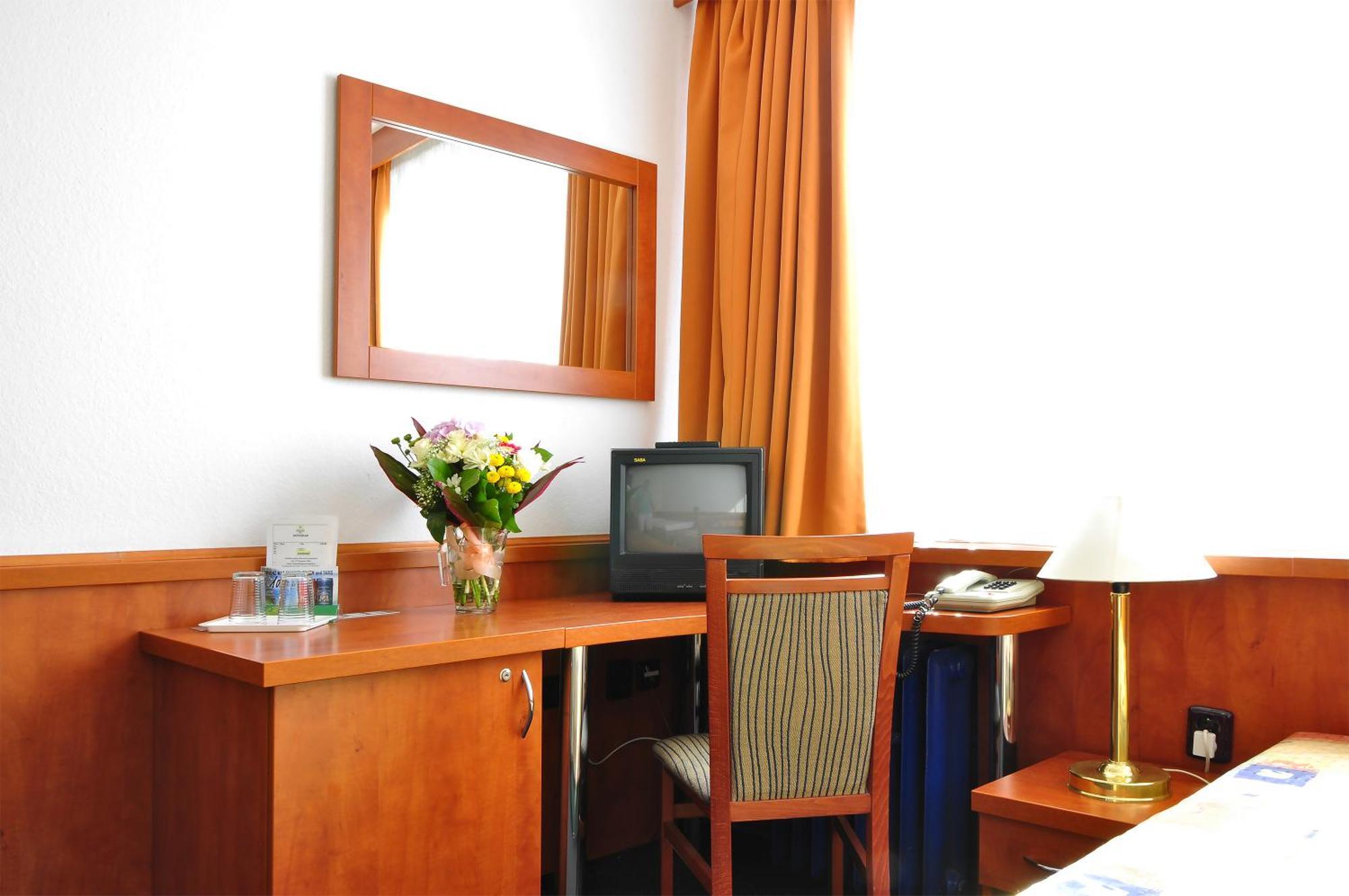 Single Room,913791772:JPEG