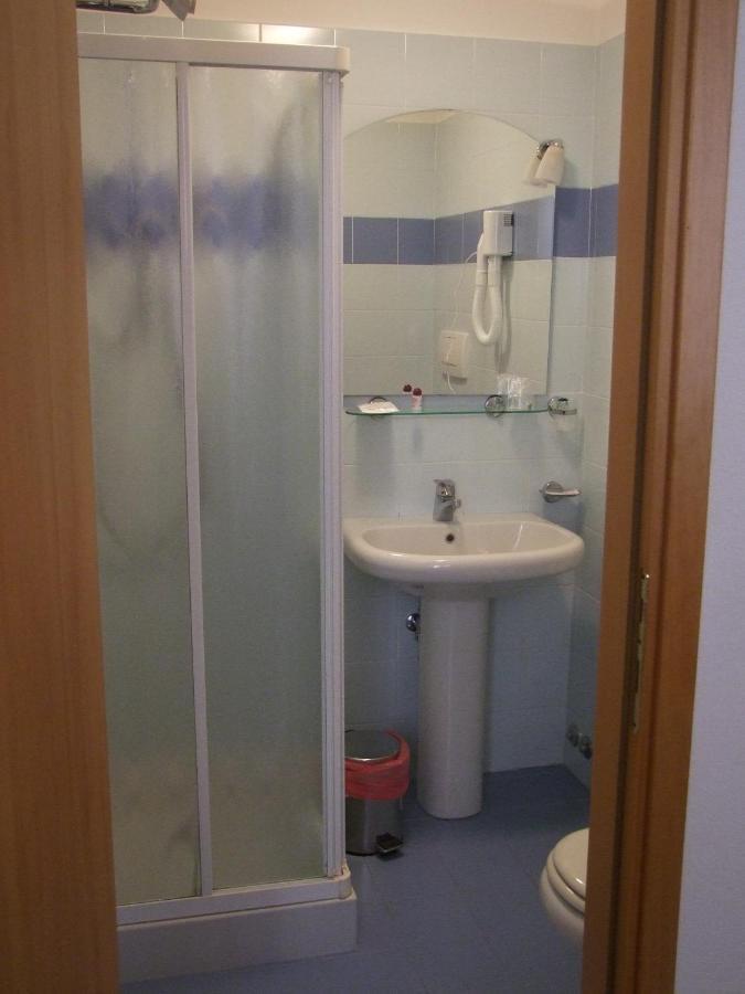 Budget Twin Room,11988691:JPEG