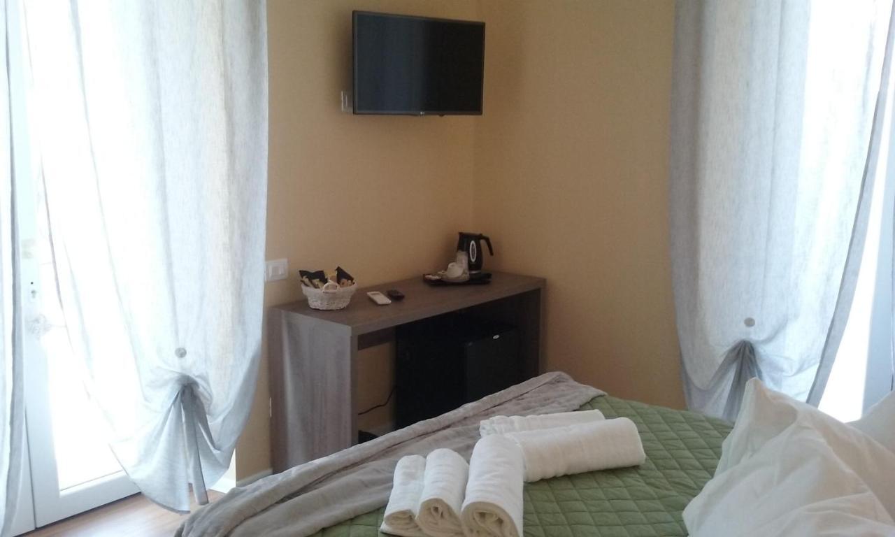Double Room Terrace 1,329117929:JPEG