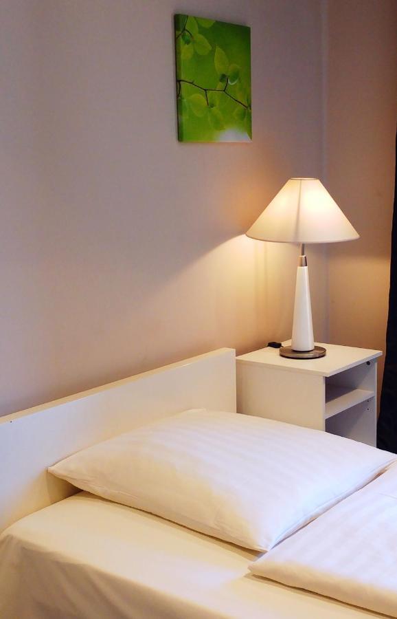 Single Room,925698790:JPEG