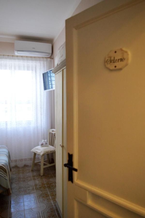 Small Double Room,926618353:JPEG
