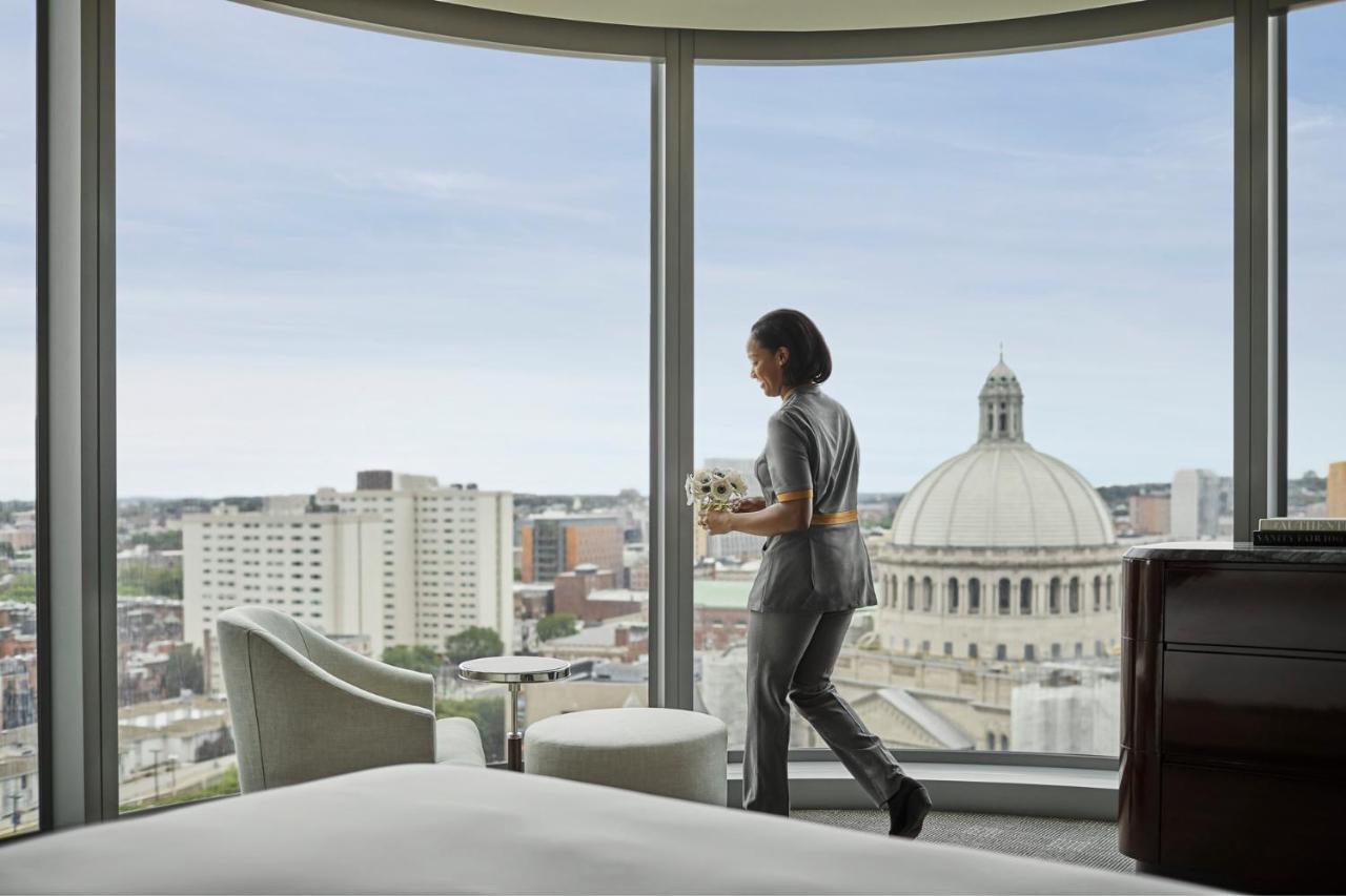 Suite esquinera Back Bay con cama extragrande y adaptada para personas con movilidad reducida
