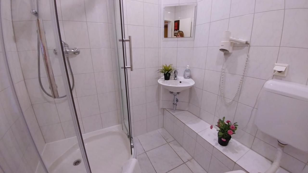 Double Room,932389726:JPEG
