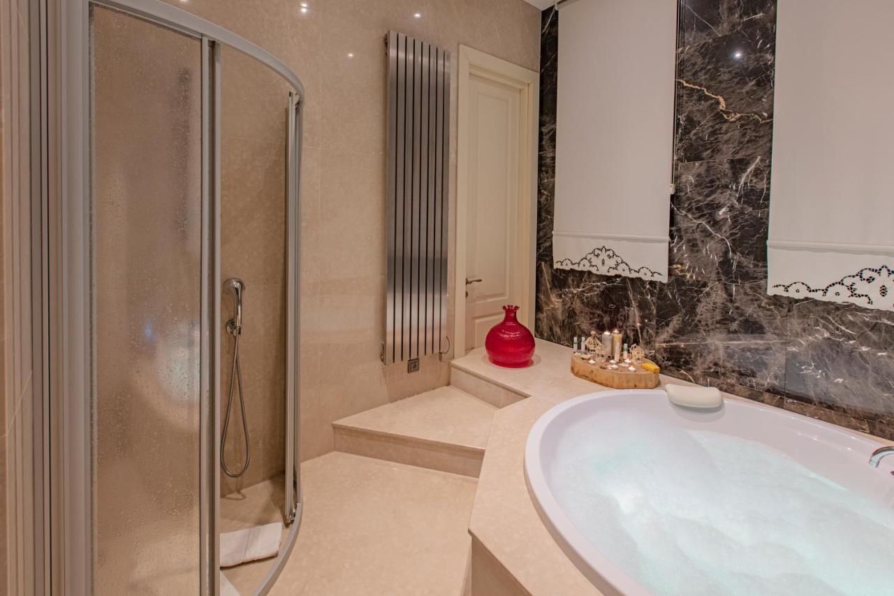 Deluxe Suite Spa Bath,1117970643:JPEG
