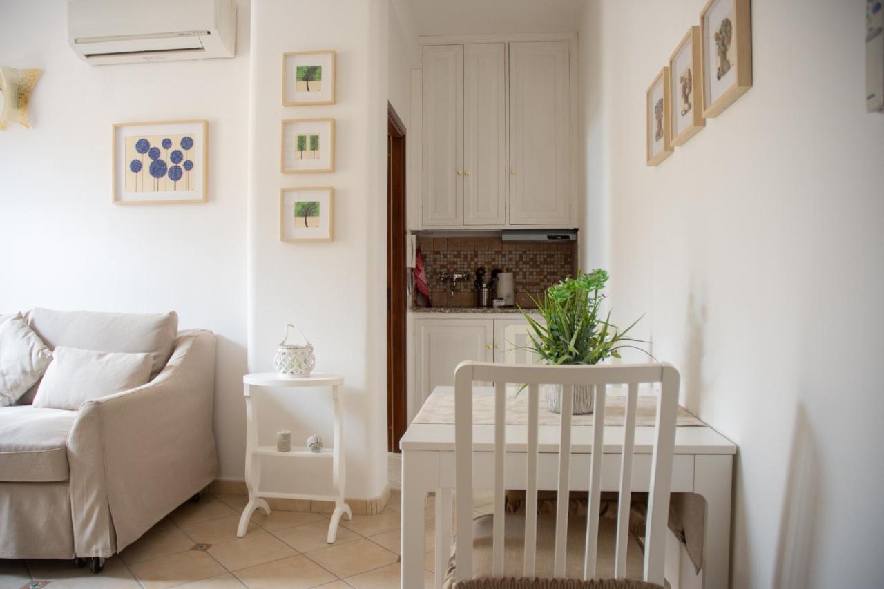 One-Bedroom House,934847305:JPEG