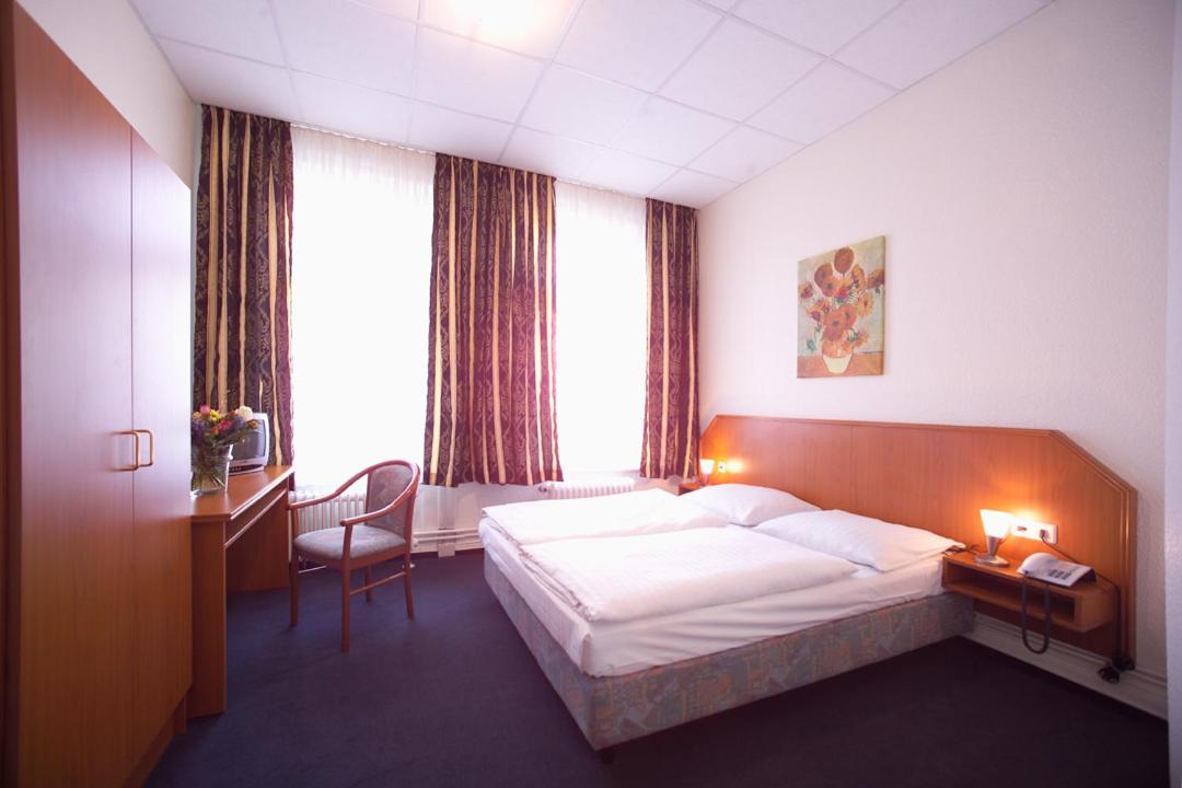 Single Room,61893151:JPEG