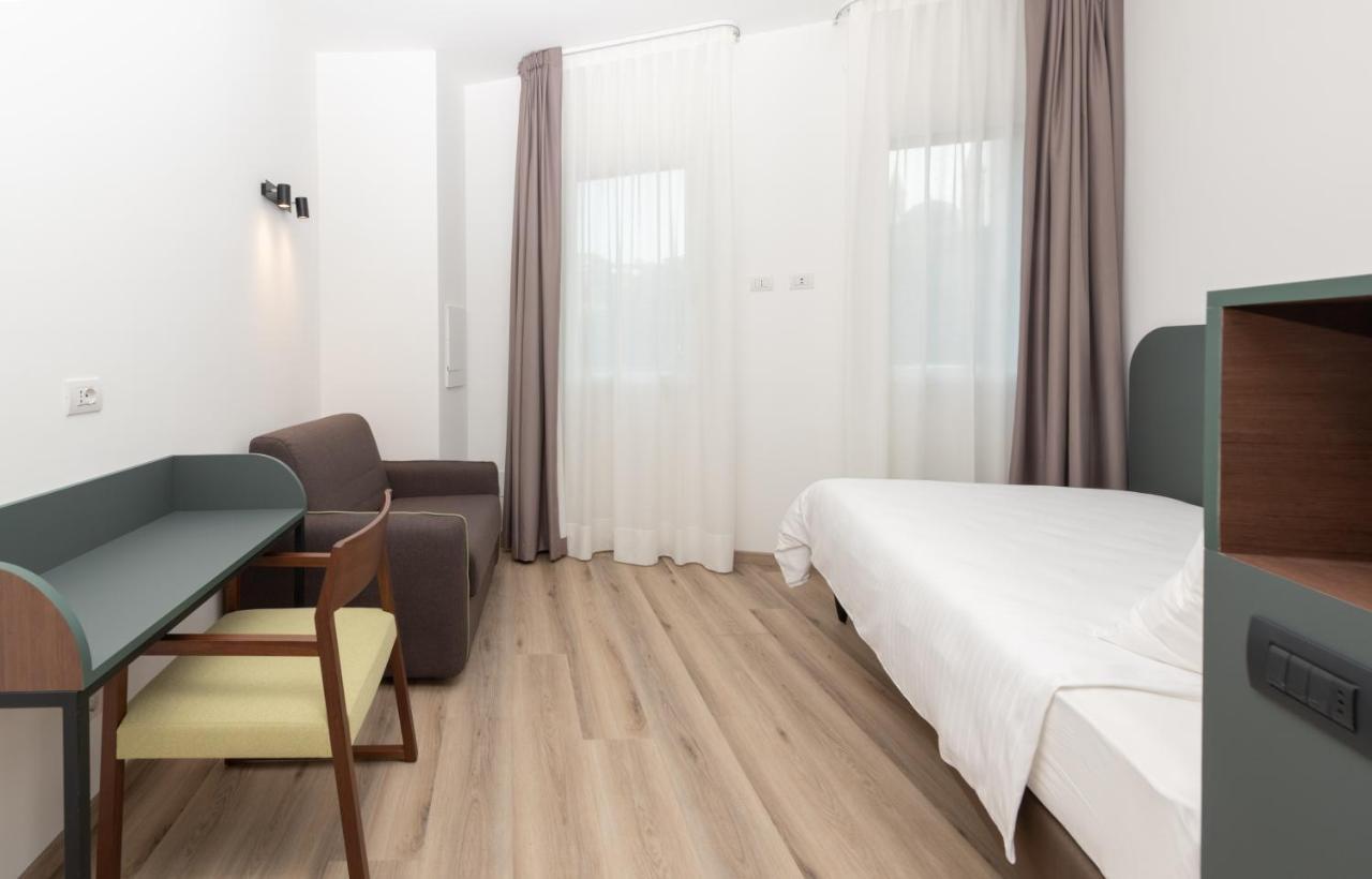 Single Room,939534487:JPEG