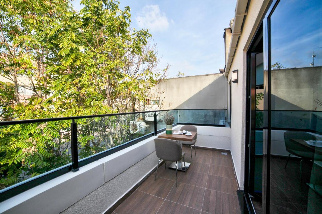 Family Room Balcony,941433292:JPEG