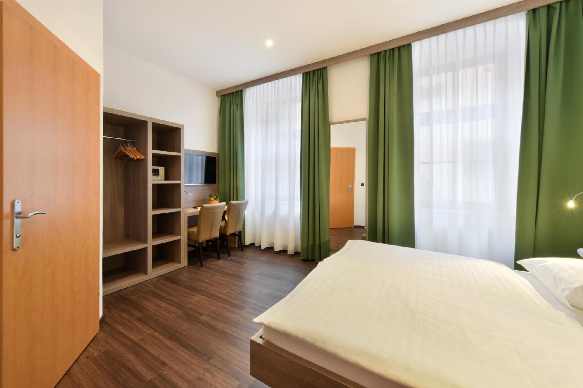 Single Room,1275345709:JPEG