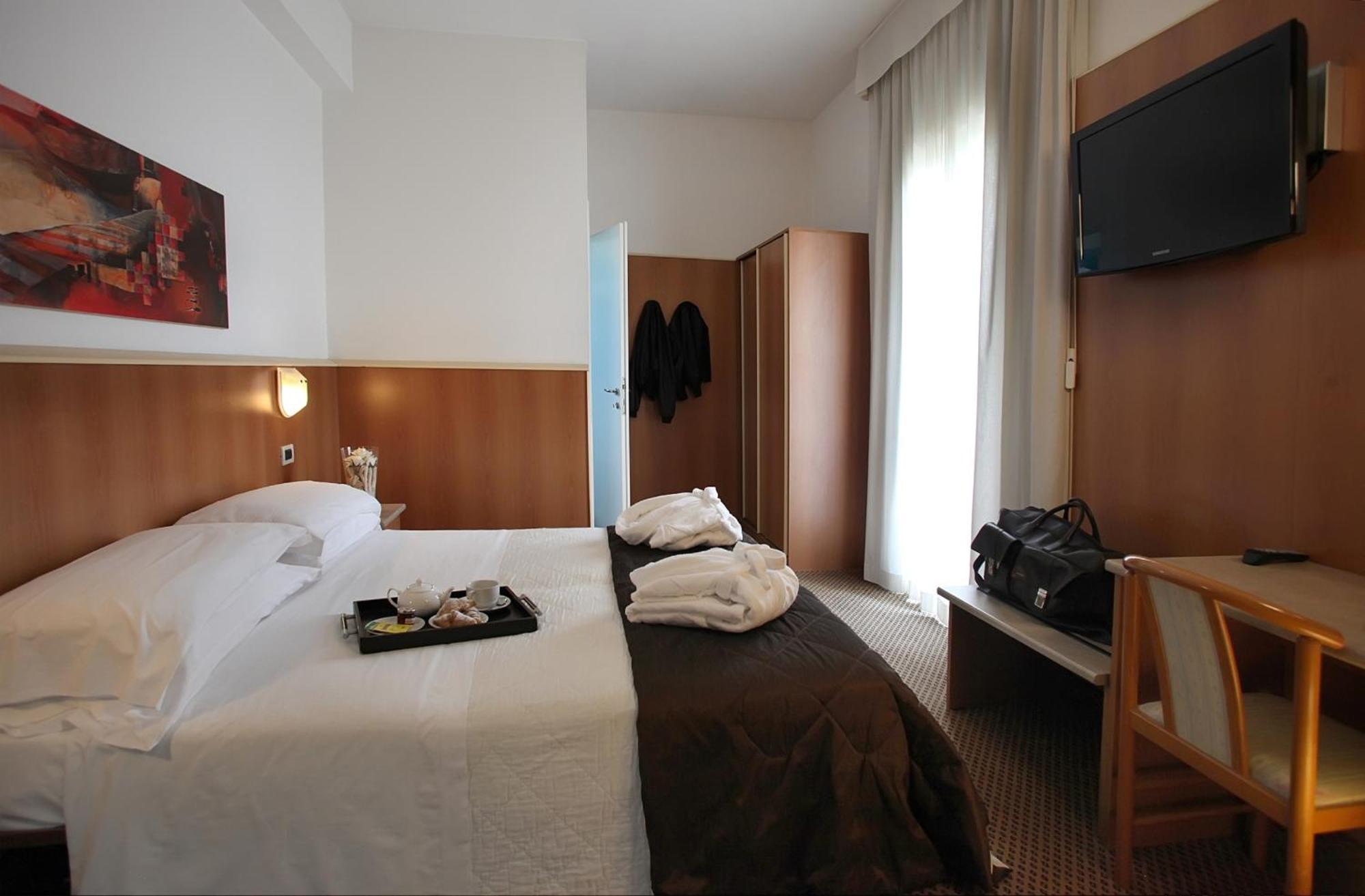 Standard Double or Twin Room,685764543:JPEG