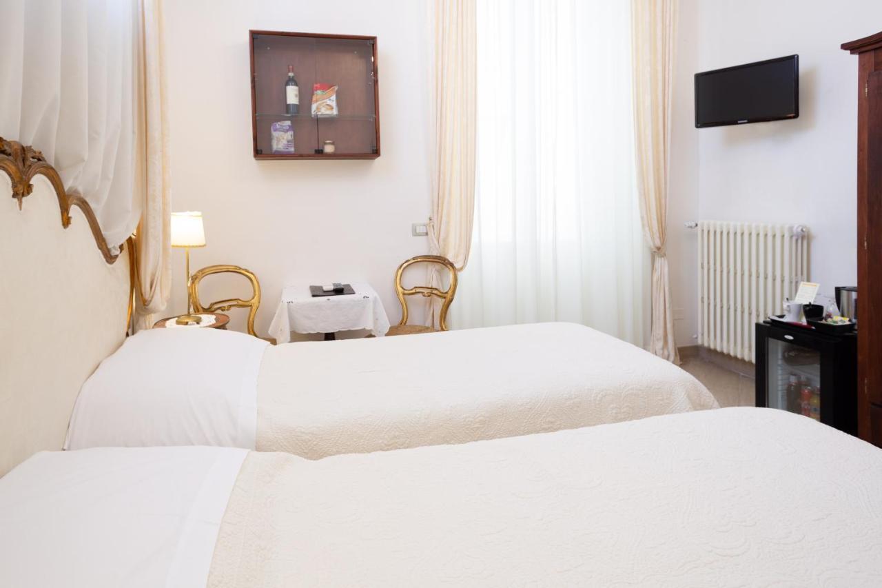 Standard Double or Twin Room,944677942:JPEG