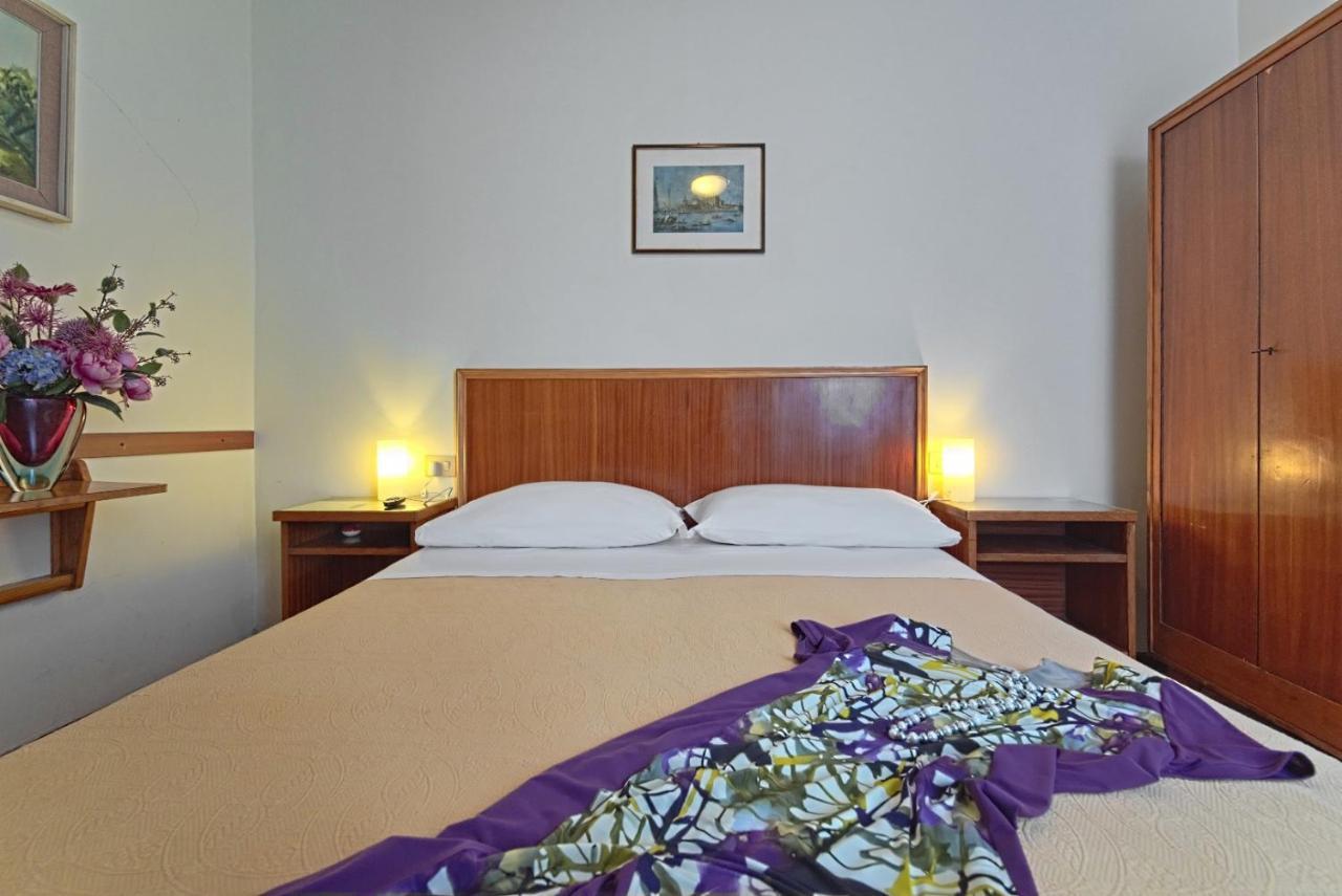Standard Double or Twin Room,943375465:JPEG