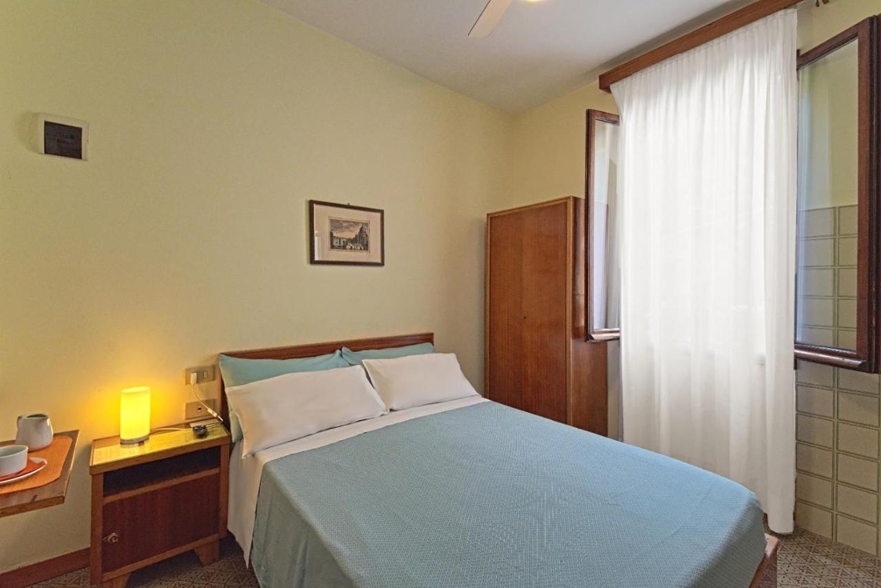 Single Room with Shared Bathroom,943375639:JPEG