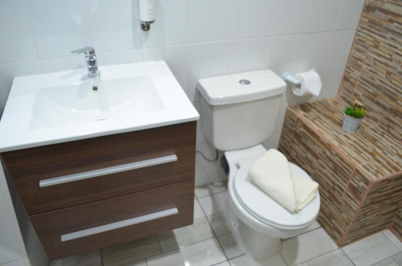 Twin Room Private External Bathroom