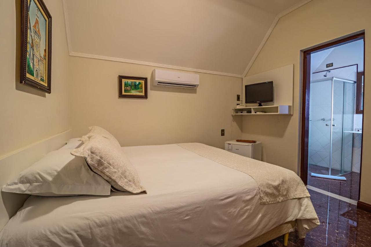 Standard Double Room,942925054:JPEG