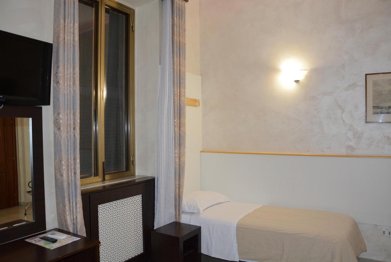 Standard Triple Room,943747597:JPEG