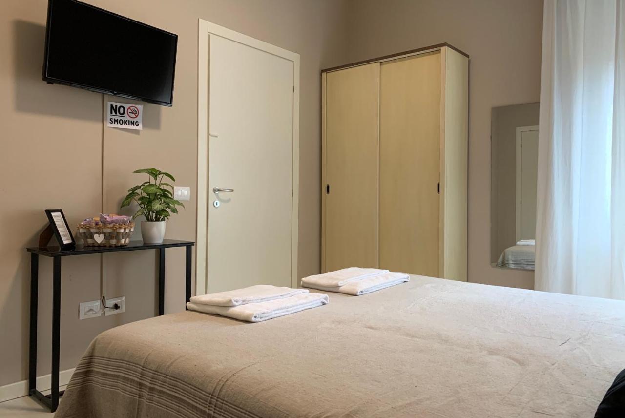 Double or Twin Room Private Bathroom,943766425:JPEG