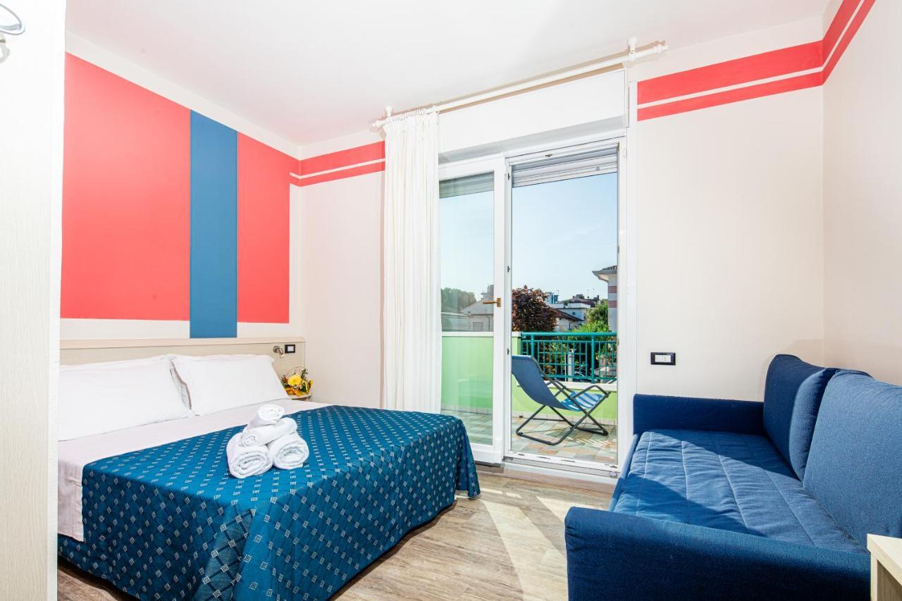 Triple Room,1381042589:JPEG