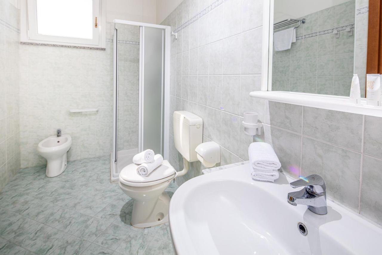 Double or Twin Room,1381040786:JPEG