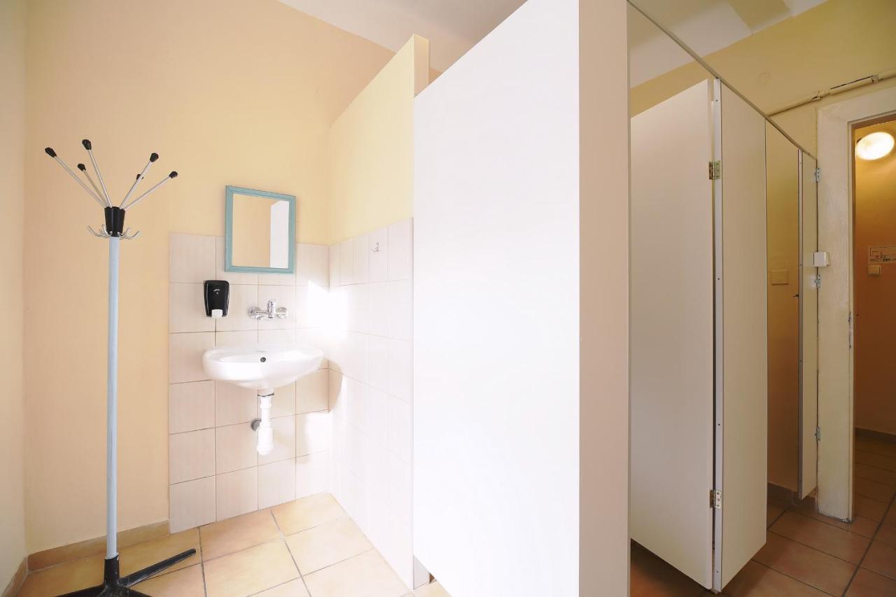 Single Room,718976149:JPEG