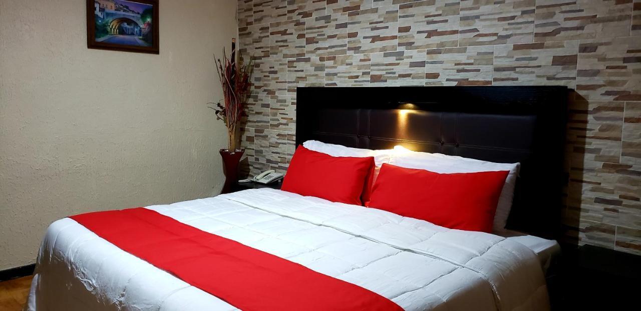 Habitación con cama extragrande.