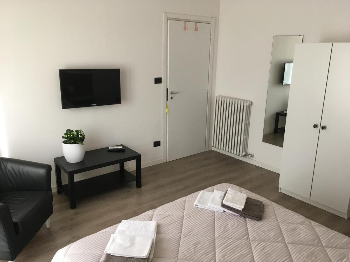 Double Room with Shared Bathroom,948681493:JPEG