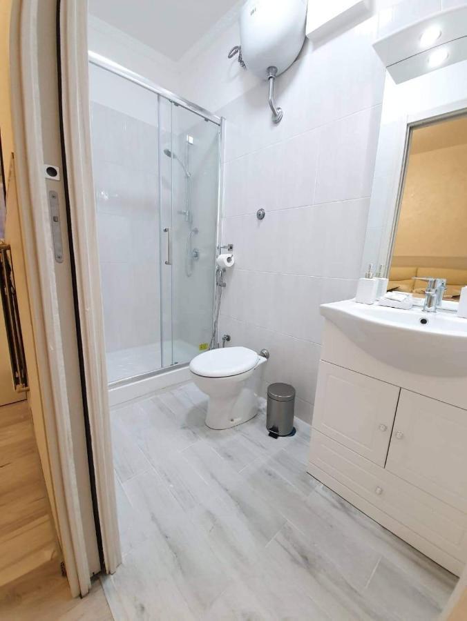 Luxury Triple Room Balcony,949770793:JPEG