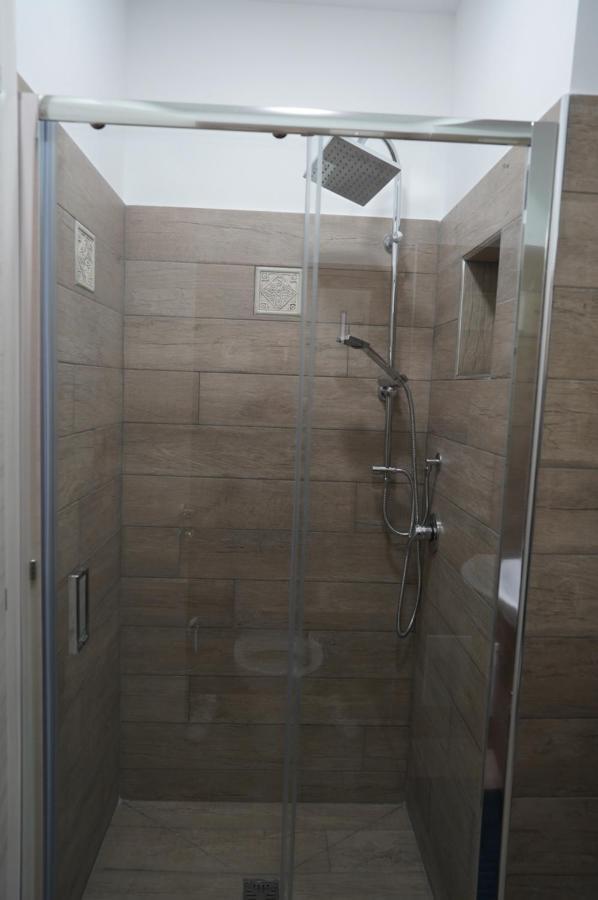 Family Room Private Bathroom,951028855:JPEG