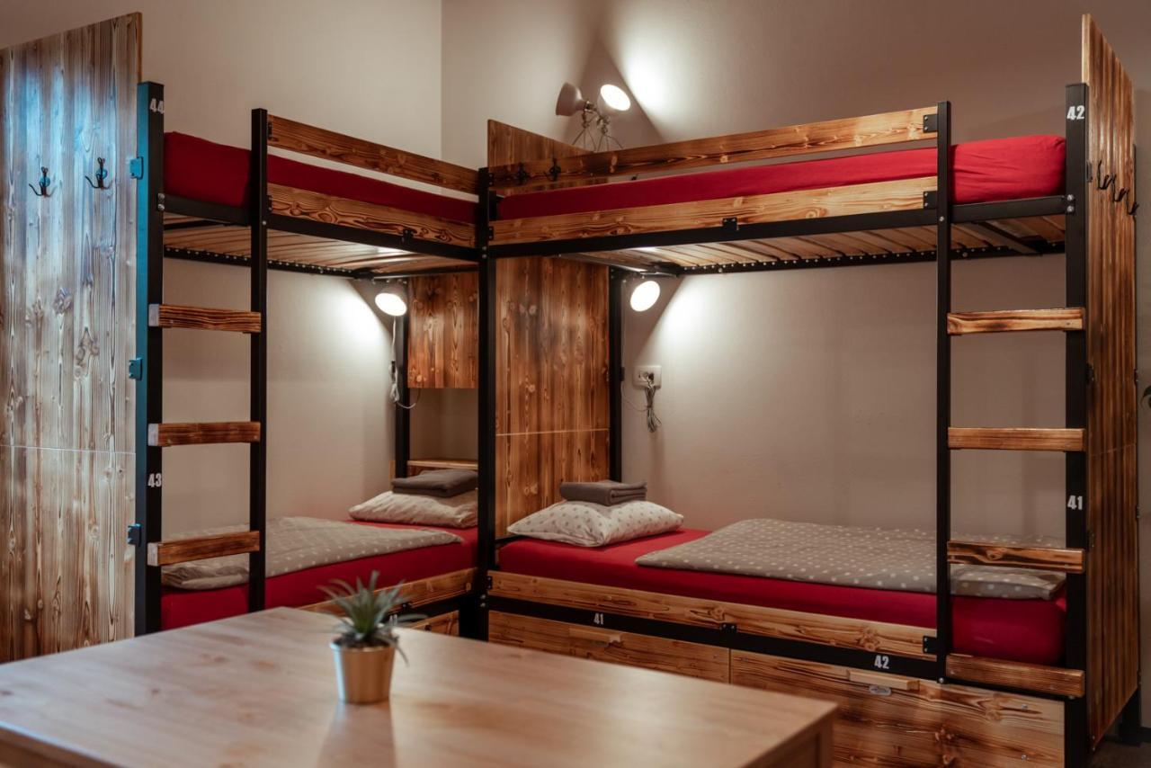 Bunk Bed Female Dormitory Room,951317572:JPEG