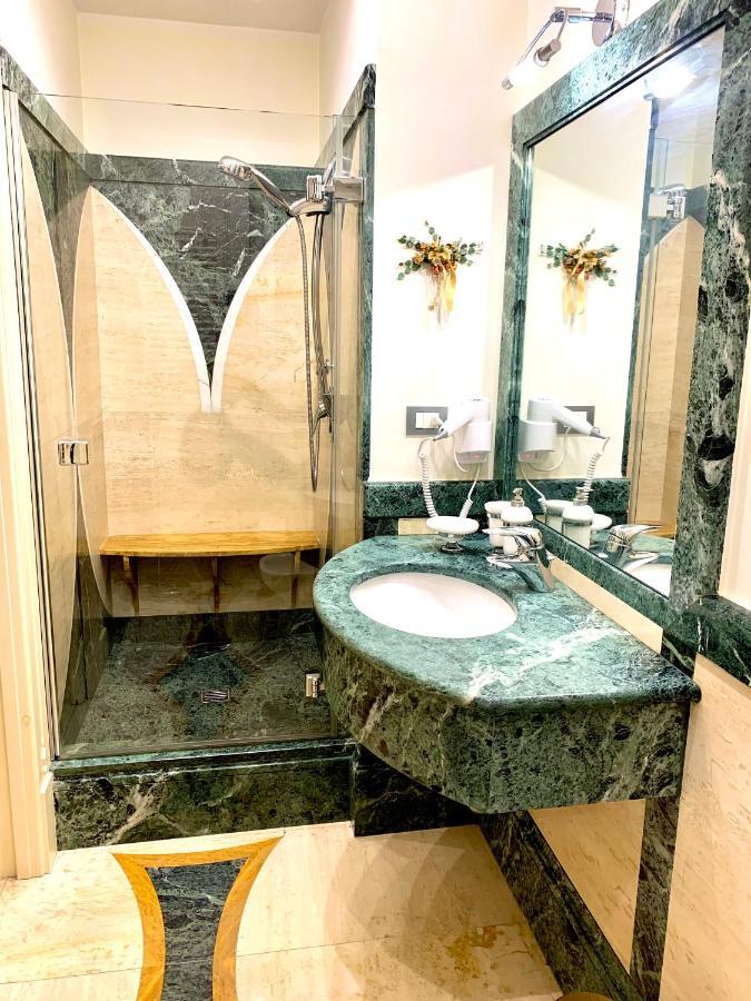 Deluxe Double Room,954000445:JPEG