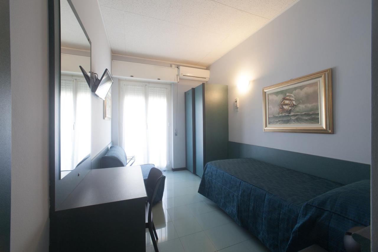 Small Single Room,645598074:JPEG