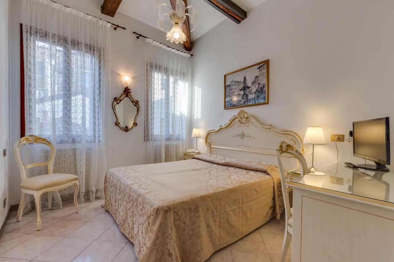 Double or Twin Room,958273603:JPEG