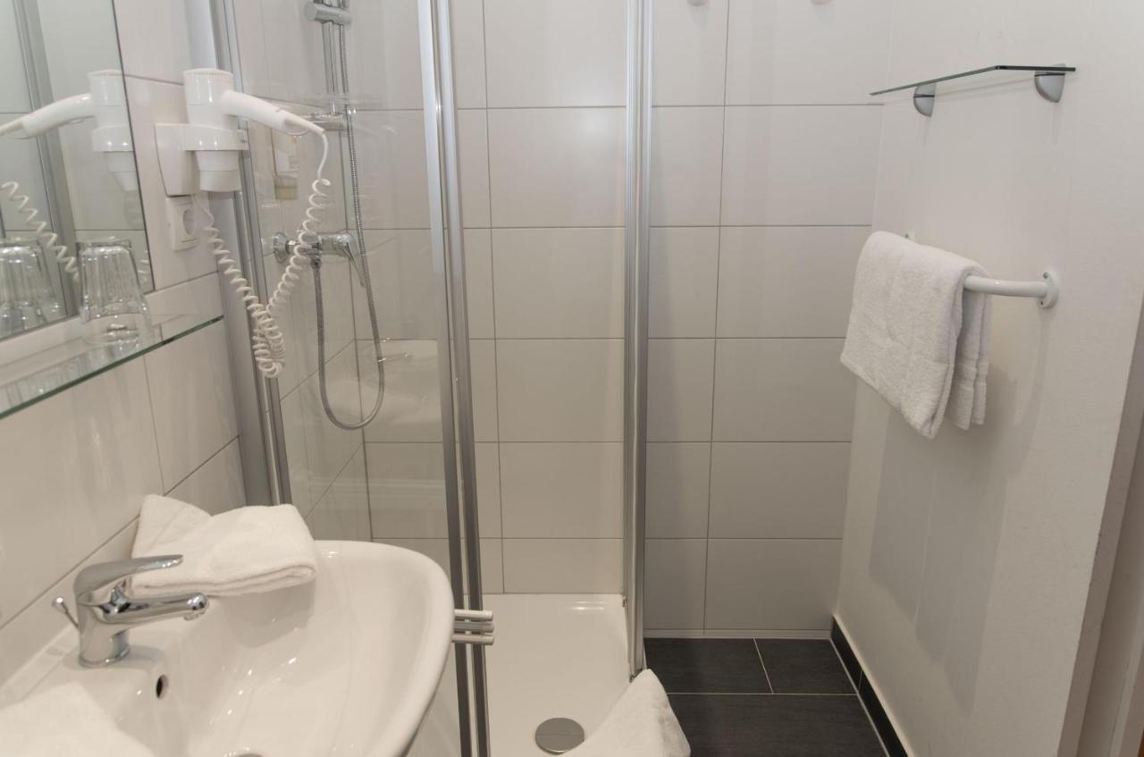 Single Room Private Bathroom,342432148:JPEG