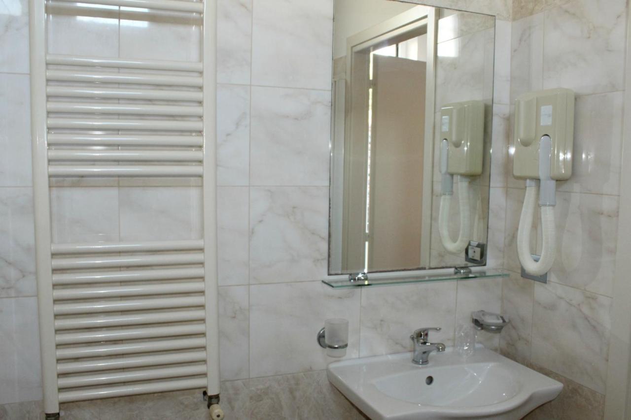 Triple Room,1008325666:JPEG