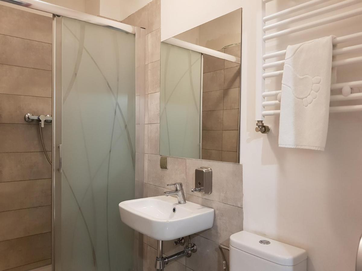 Posto Letto in Dormitorio per 8 Persone